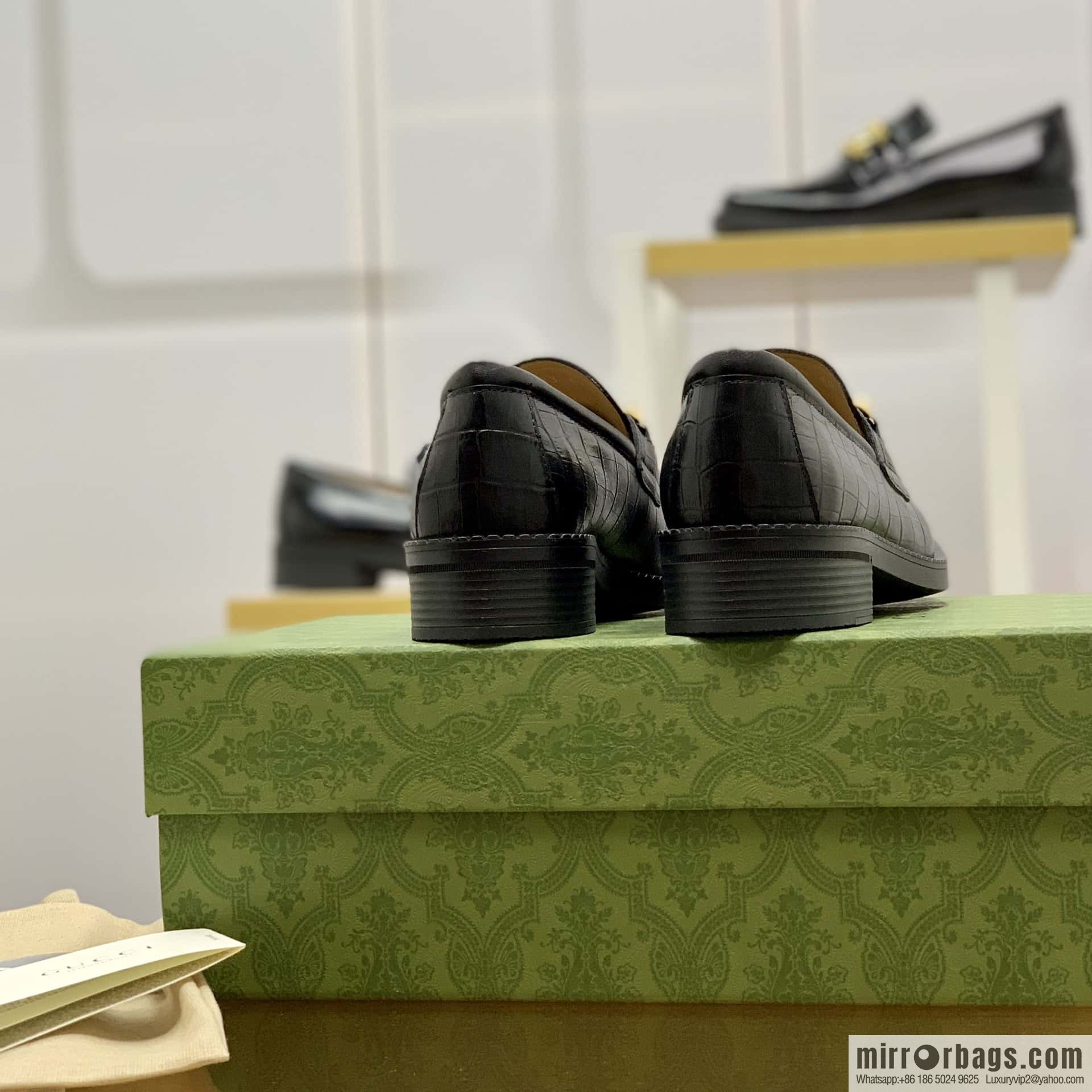 Gucci Gucci uses black smooth cow leather (fabric) carefully made men's loafers