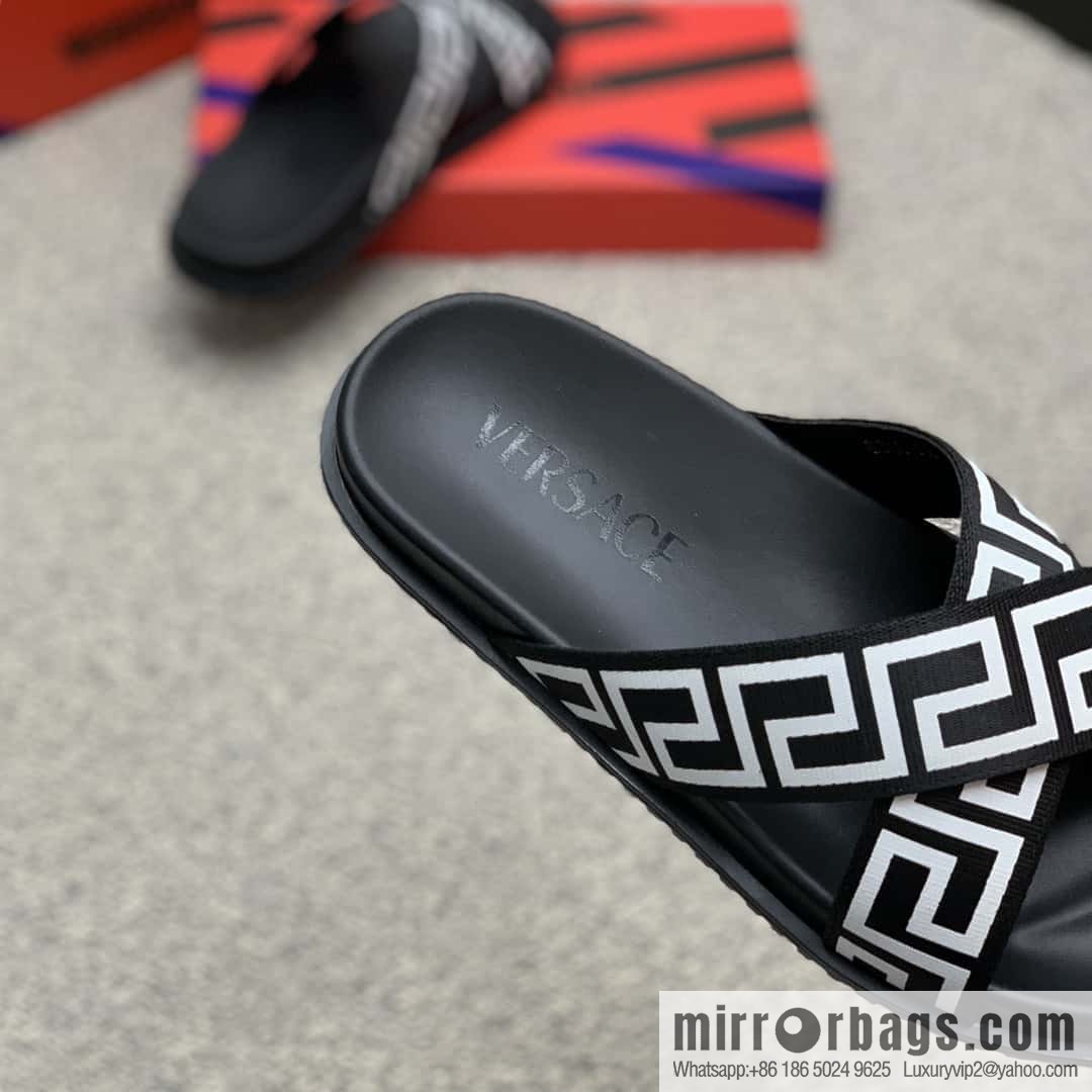 Versace uses black calfskin men's sandals