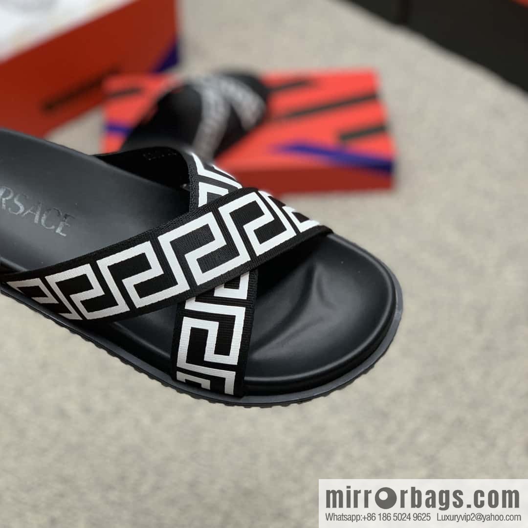 Versace uses black calfskin men's sandals