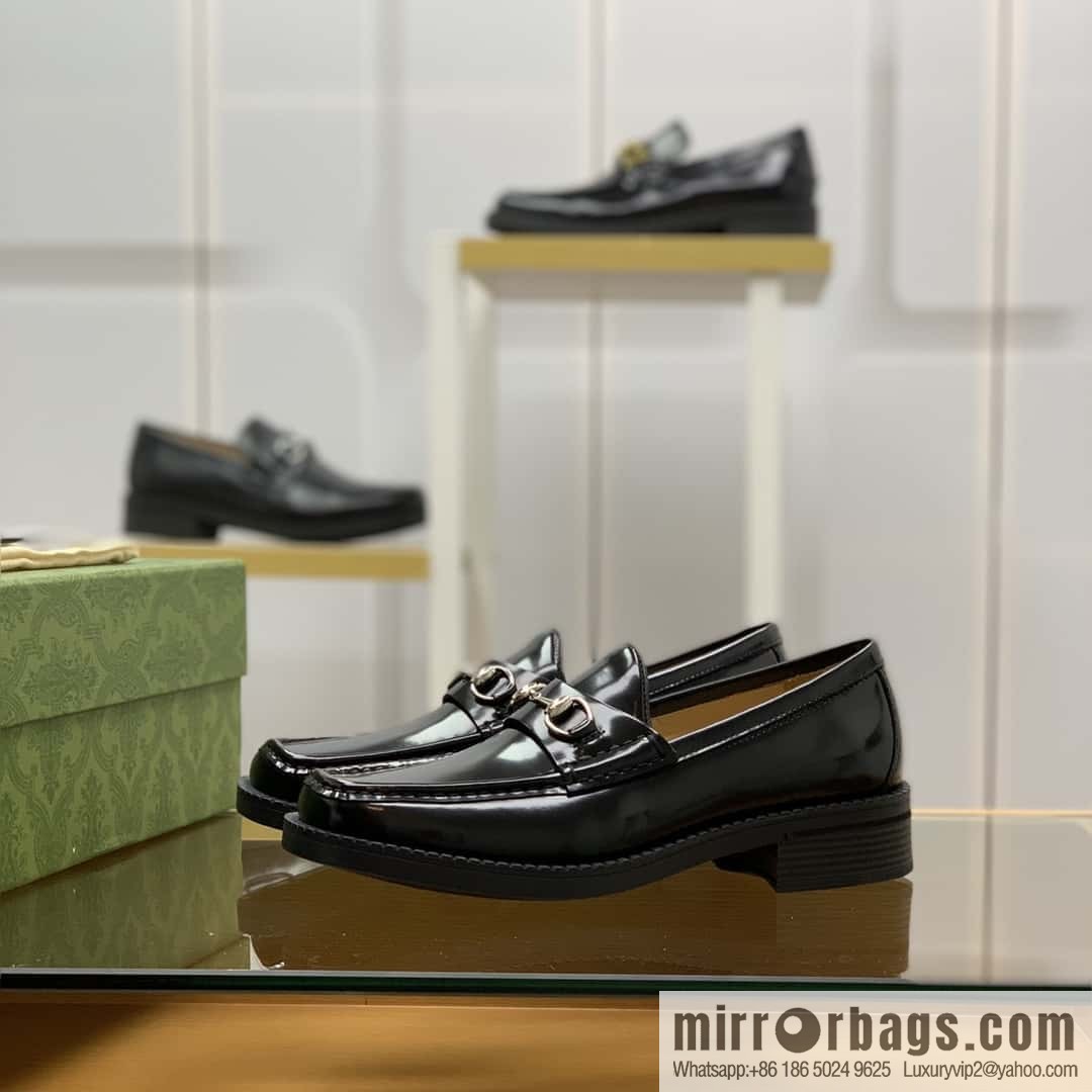 Gucci Gucci uses black smooth cow leather (fabric) carefully made men's loafers