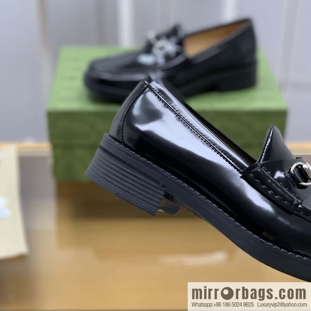 Gucci Gucci uses black smooth cow leather (fabric) carefully made men's loafers