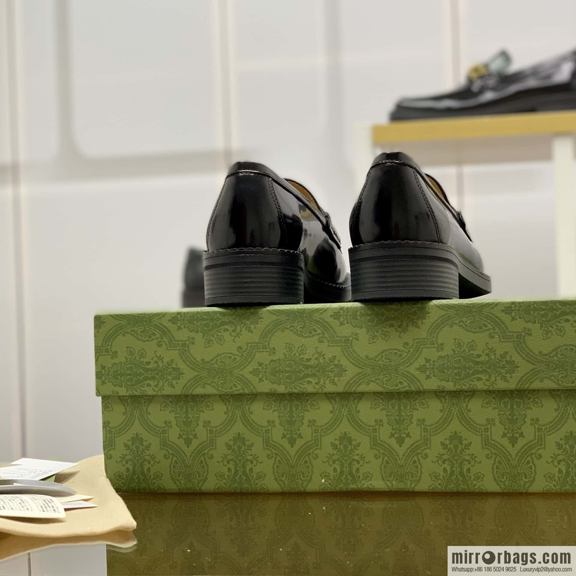 Gucci Gucci uses black smooth cow leather (fabric) carefully made men's loafers