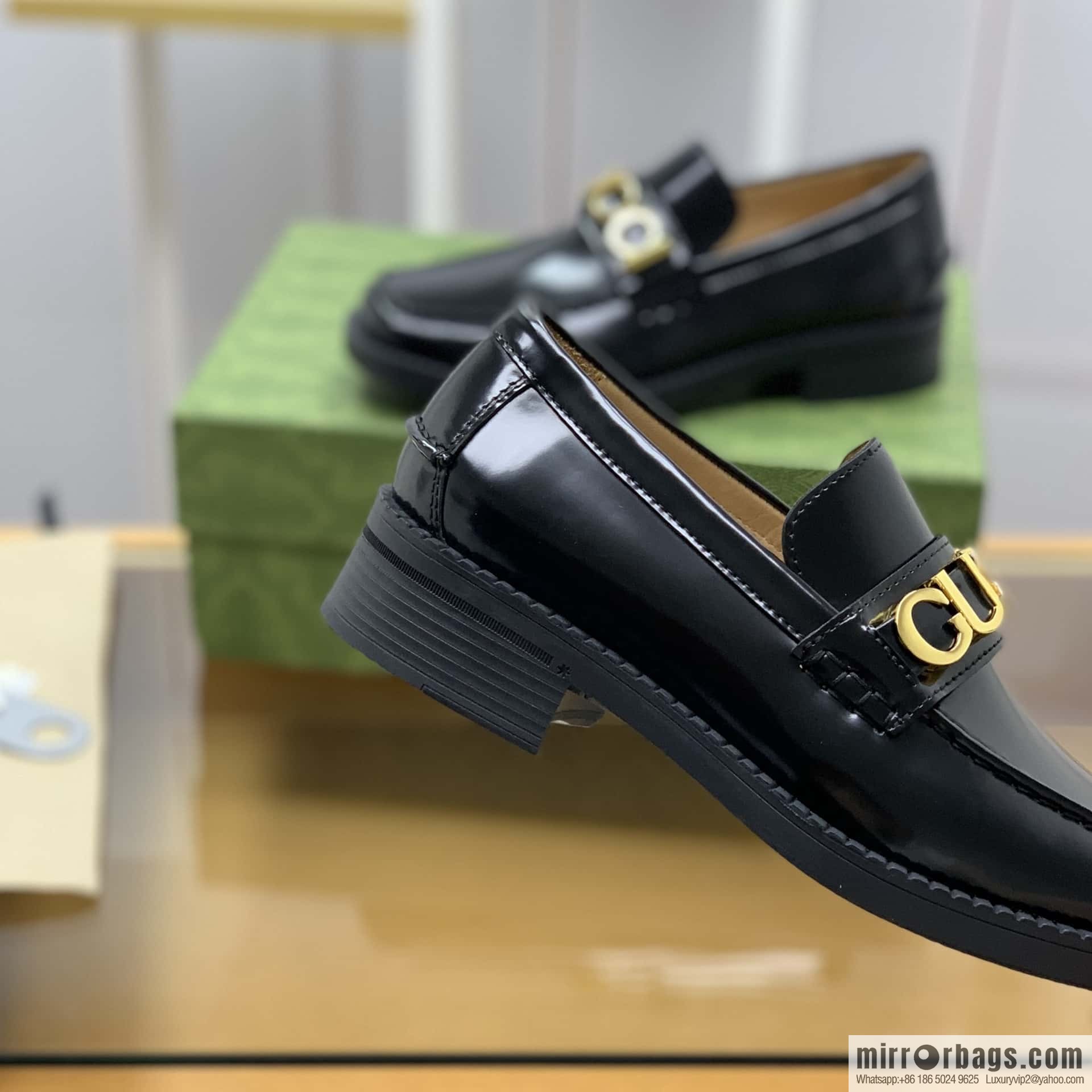 Gucci Gucci uses black smooth cow leather (fabric) carefully made men's loafers
