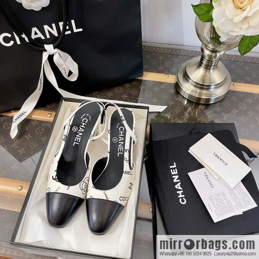Chanel Chanel Xiaoxiang black and white color matching full logo thick heel sandals