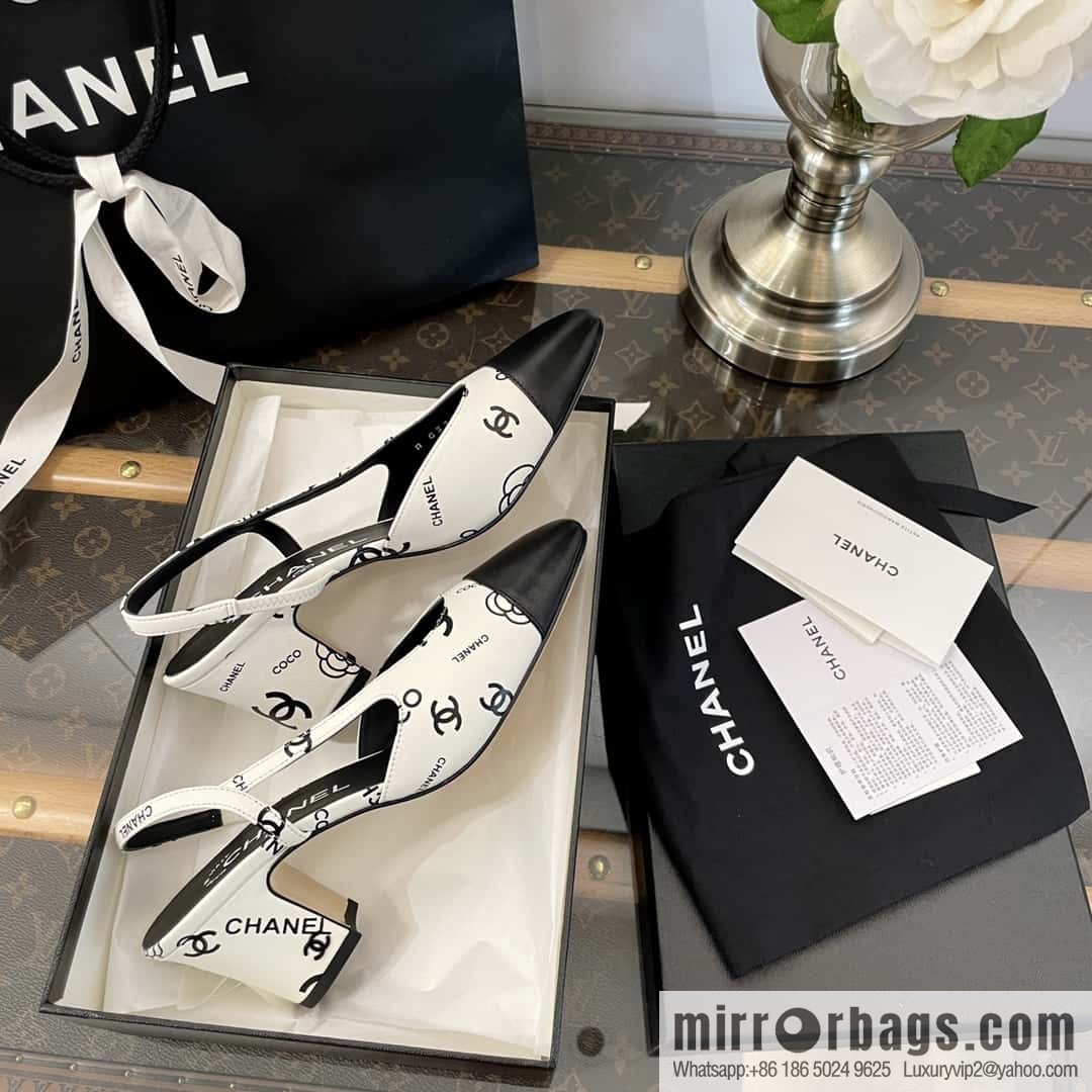 Chanel Chanel Xiaoxiang black and white color matching full logo thick heel sandals