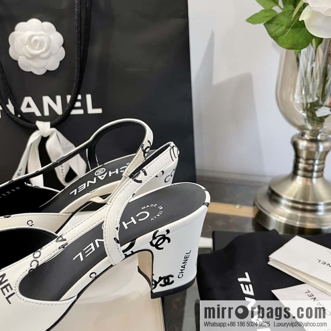 Chanel Chanel Xiaoxiang black and white color matching full logo thick heel sandals