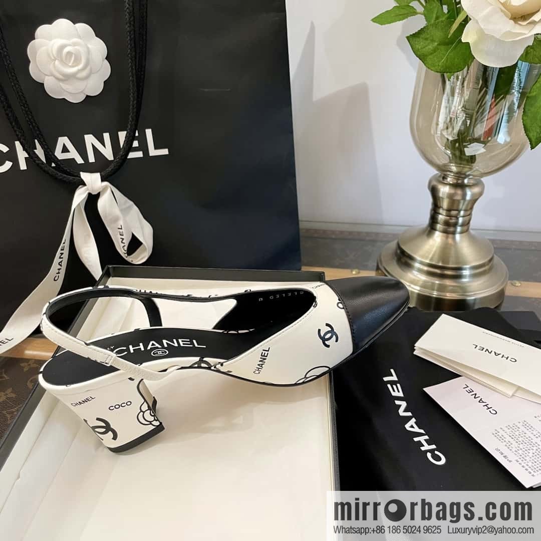 Chanel Chanel Xiaoxiang black and white color matching full logo thick heel sandals