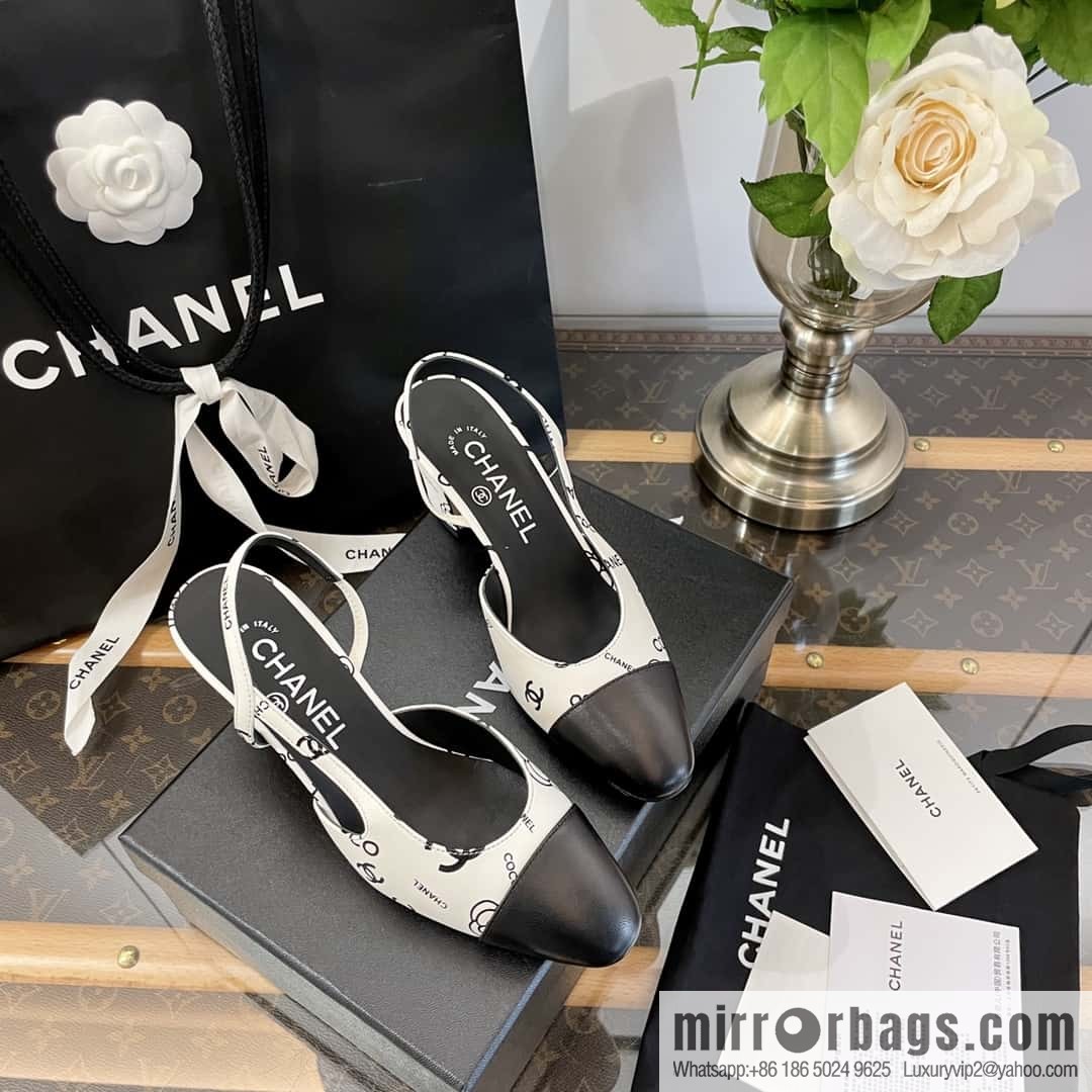 Chanel Chanel Xiaoxiang black and white color matching full logo thick heel sandals