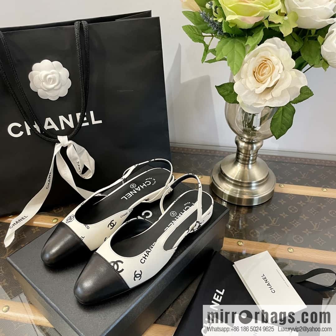 Chanel Chanel Xiaoxiang black and white color matching full logo thick heel sandals