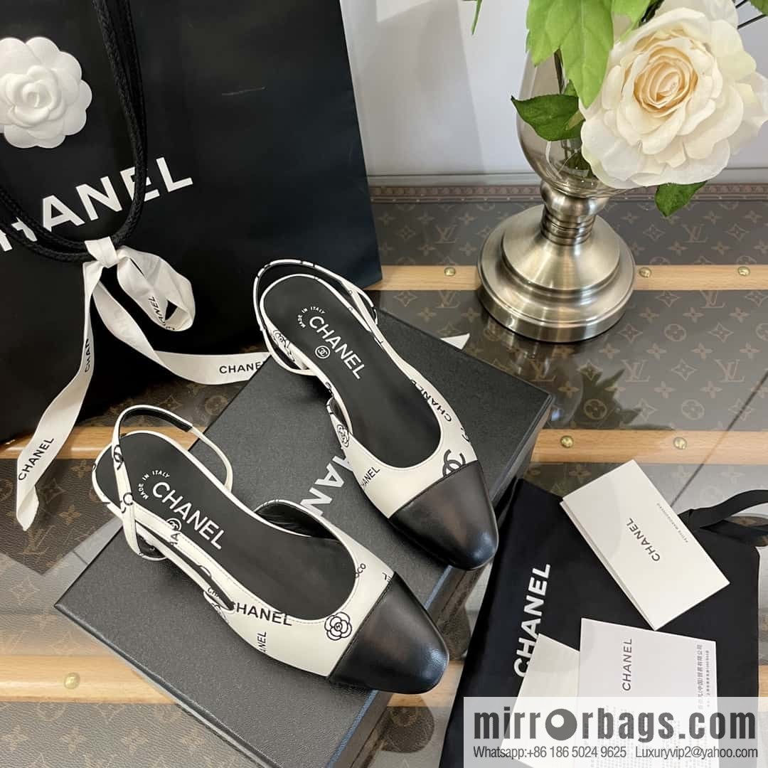 Chanel Chanel Xiaoxiang black and white color matching full logo thick heel sandals