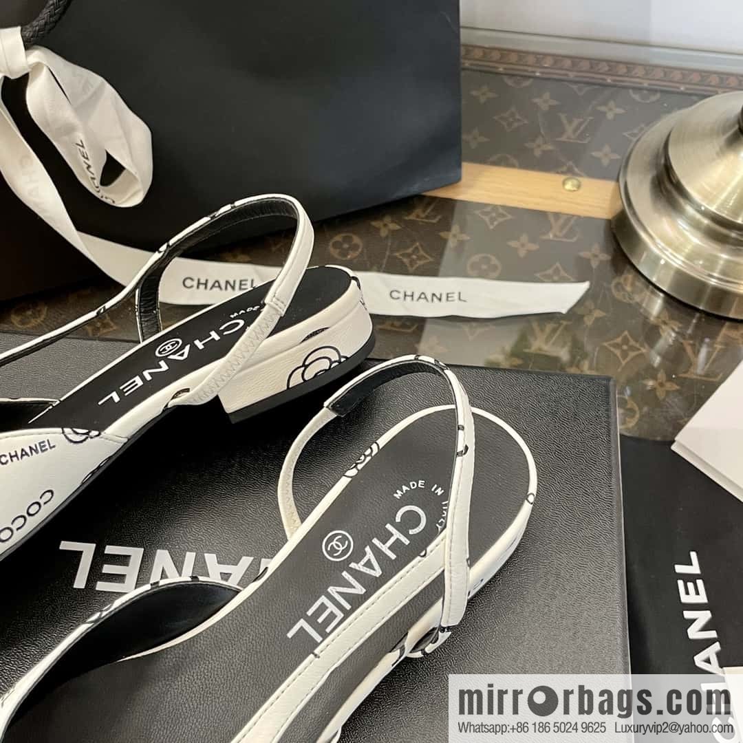Chanel Chanel Xiaoxiang black and white color matching full logo thick heel sandals
