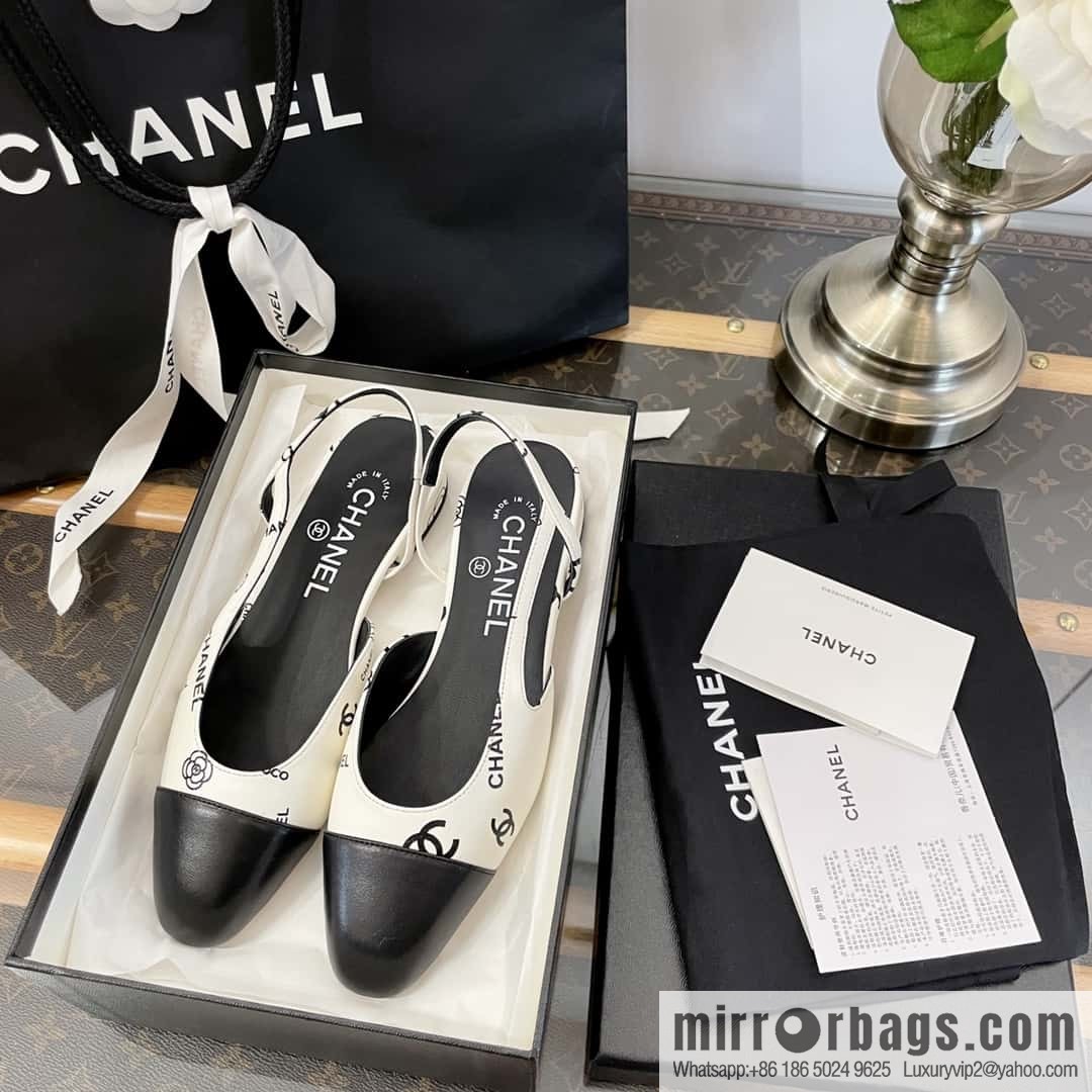Chanel Chanel Xiaoxiang black and white color matching full logo thick heel sandals