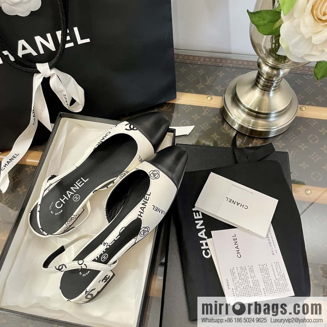 Chanel Chanel Xiaoxiang black and white color matching full logo thick heel sandals