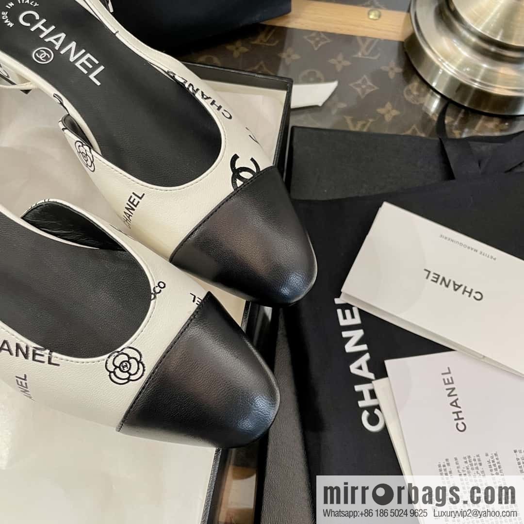 Chanel Chanel Xiaoxiang black and white color matching full logo thick heel sandals