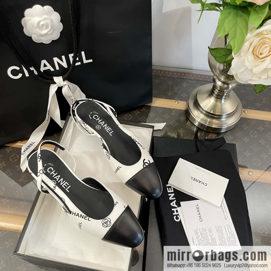 Chanel Chanel Xiaoxiang black and white color matching full logo thick heel sandals