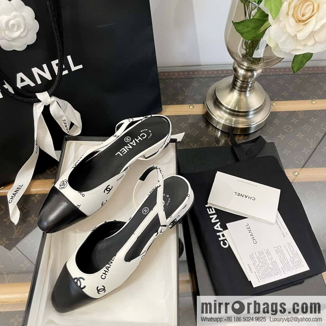 Chanel Chanel Xiaoxiang black and white color matching full logo thick heel sandals