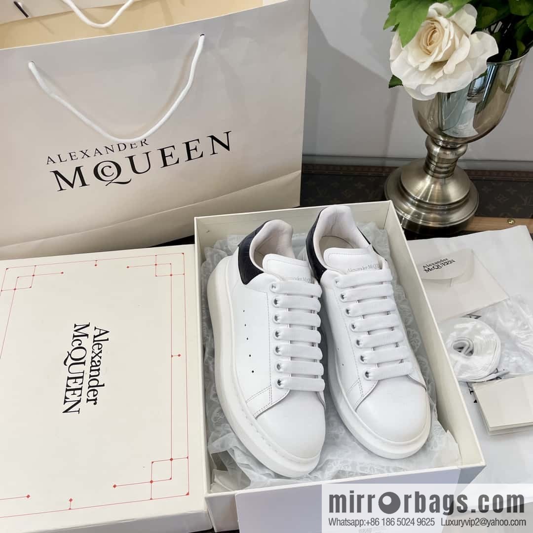 Alexander McQueen, Unisex sneakers made of calfskin