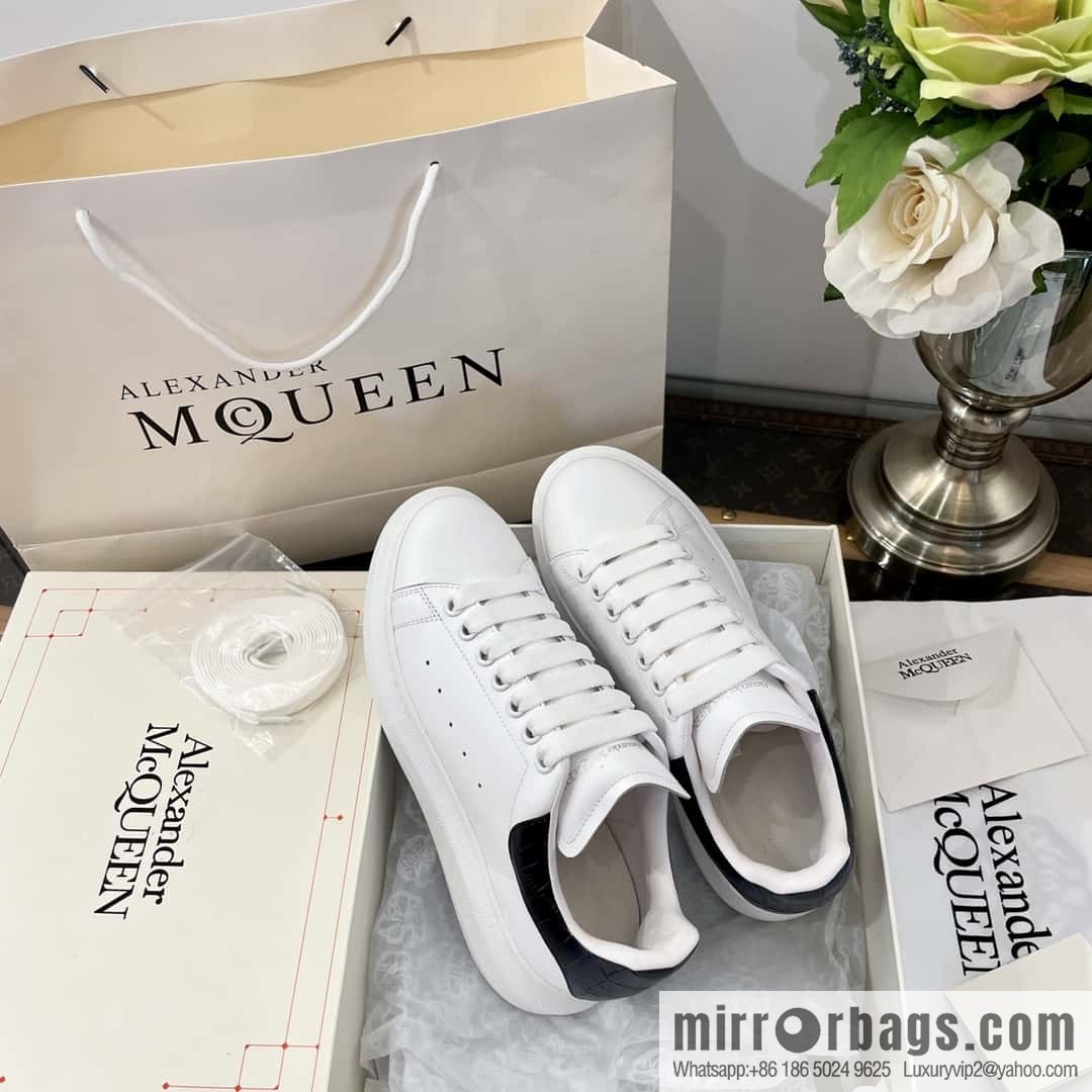 Alexander McQueen, Unisex sneakers made of calfskin