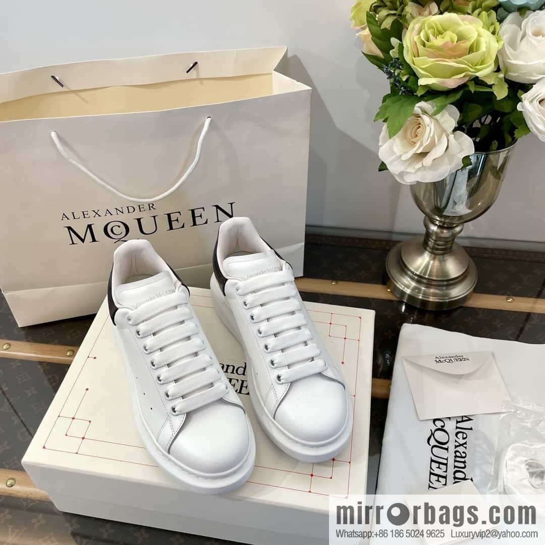 Alexander McQueen, Unisex sneakers made of calfskin