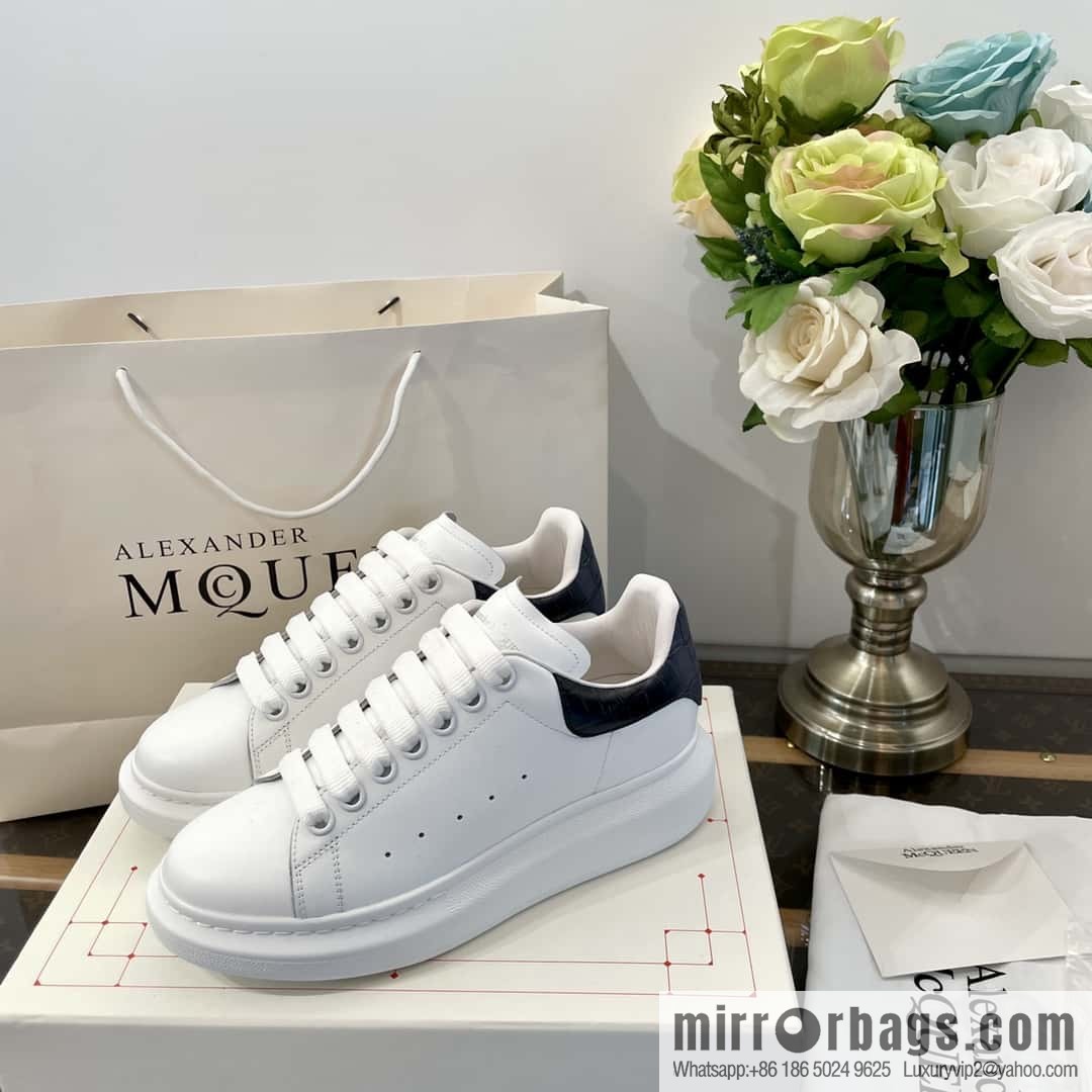 Alexander McQueen, Unisex sneakers made of calfskin