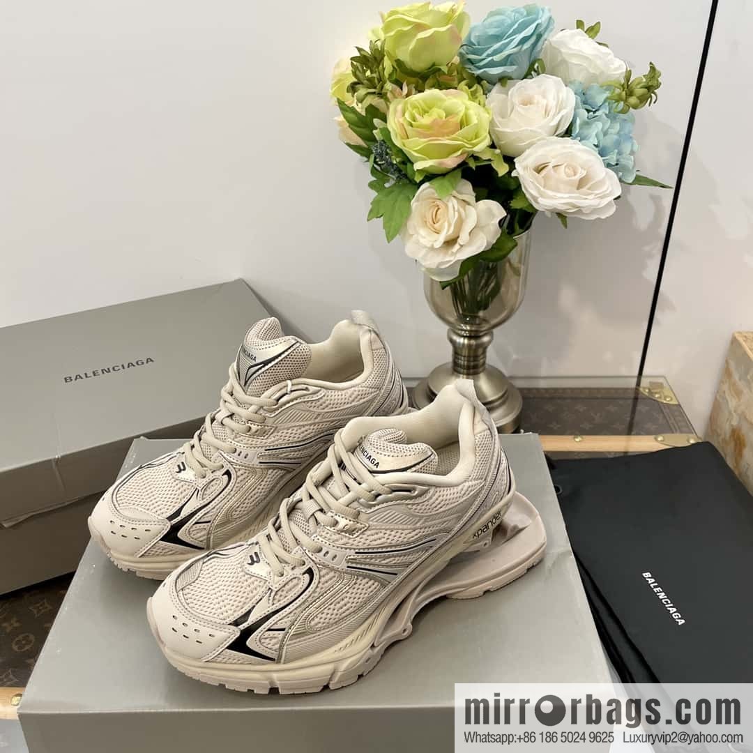 𝐁𝐚𝐥𝐞𝐧𝐜𝐢𝐚𝐠𝐚|||𝐗-𝐏𝐚𝐧𝐝𝐞𝐫 series. Vintage old spring shoes