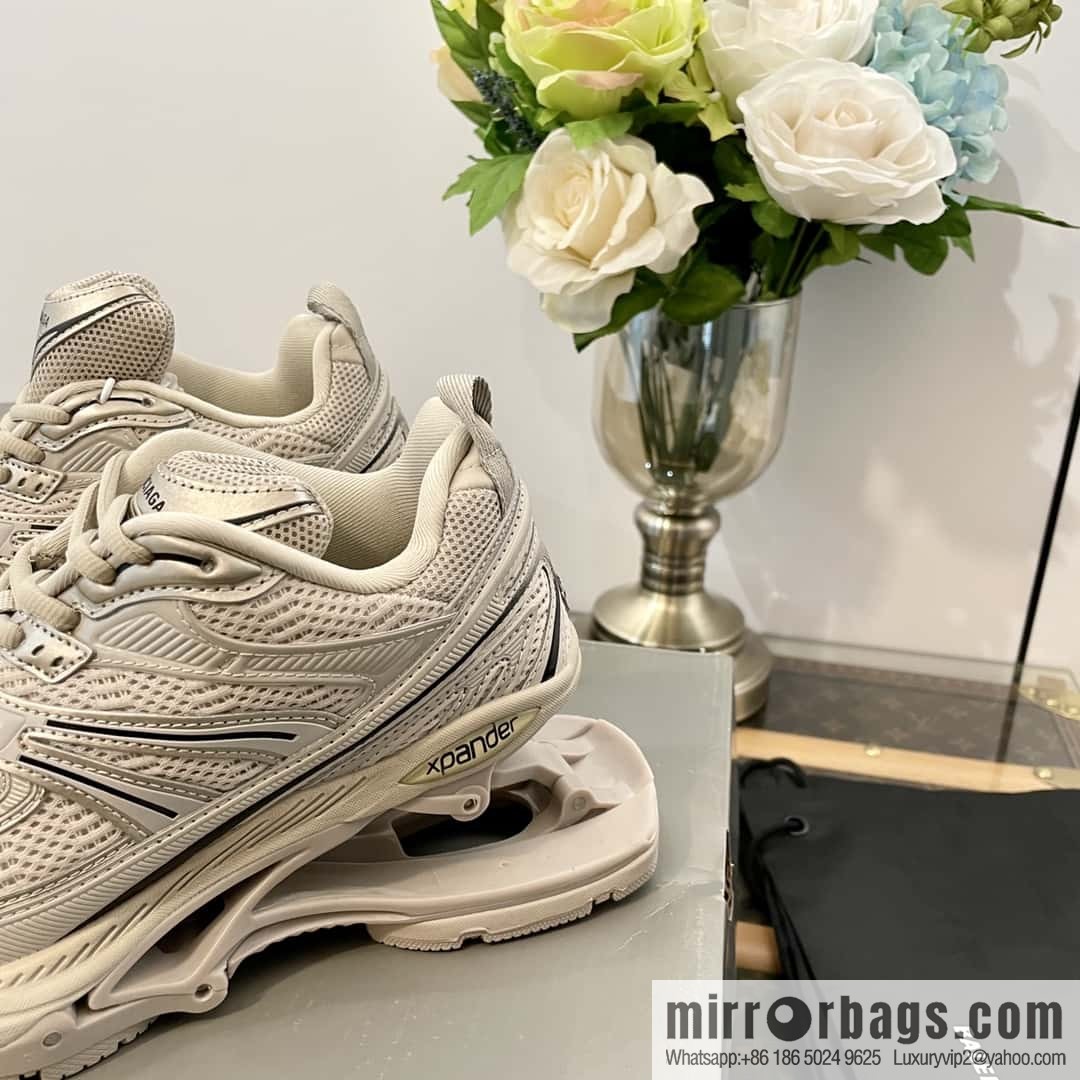 𝐁𝐚𝐥𝐞𝐧𝐜𝐢𝐚𝐠𝐚|||𝐗-𝐏𝐚𝐧𝐝𝐞𝐫 series. Vintage old spring shoes