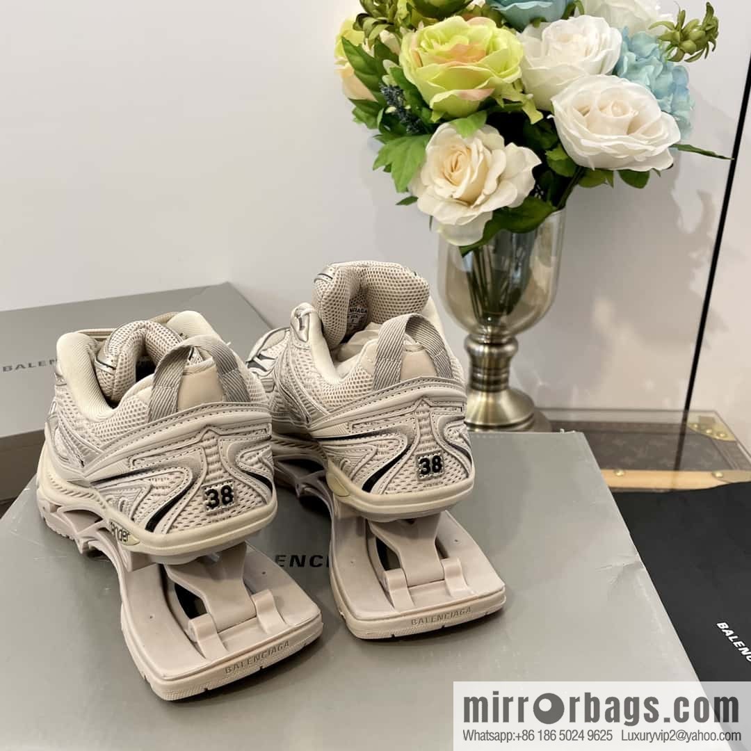 𝐁𝐚𝐥𝐞𝐧𝐜𝐢𝐚𝐠𝐚|||𝐗-𝐏𝐚𝐧𝐝𝐞𝐫 series. Vintage old spring shoes