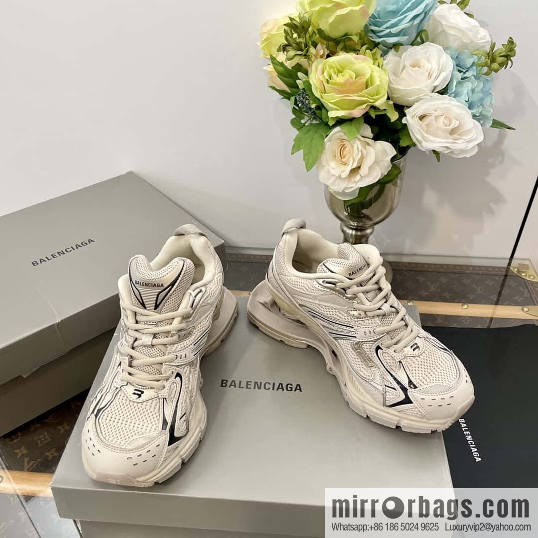𝐁𝐚𝐥𝐞𝐧𝐜𝐢𝐚𝐠𝐚|||𝐗-𝐏𝐚𝐧𝐝𝐞𝐫 series. Vintage old spring shoes