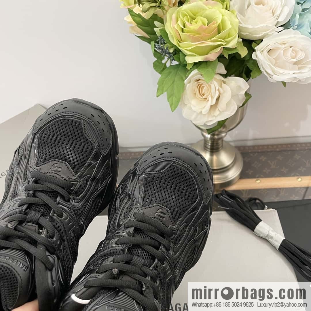 𝐁𝐚𝐥𝐞𝐧𝐜𝐢𝐚𝐠𝐚|||𝐗-𝐏𝐚𝐧𝐝𝐞𝐫 series. Vintage old spring shoes