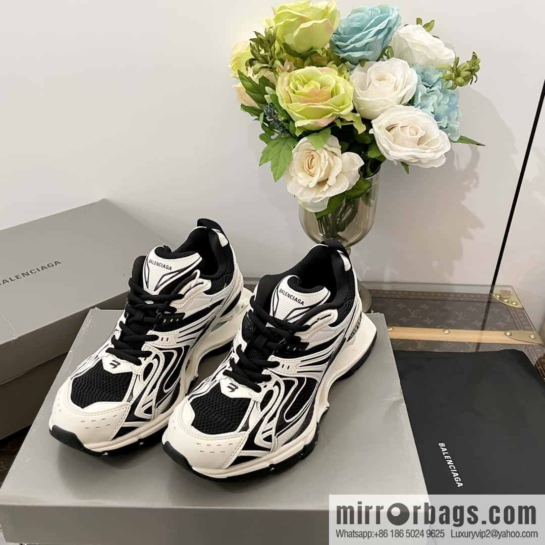 𝐁𝐚𝐥𝐞𝐧𝐜𝐢𝐚𝐠𝐚|||𝐗-𝐏𝐚𝐧𝐝𝐞𝐫 series. Vintage old spring shoes