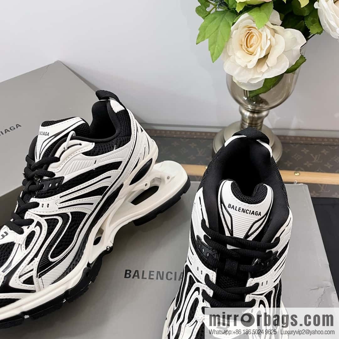 𝐁𝐚𝐥𝐞𝐧𝐜𝐢𝐚𝐠𝐚|||𝐗-𝐏𝐚𝐧𝐝𝐞𝐫 series. Vintage old spring shoes