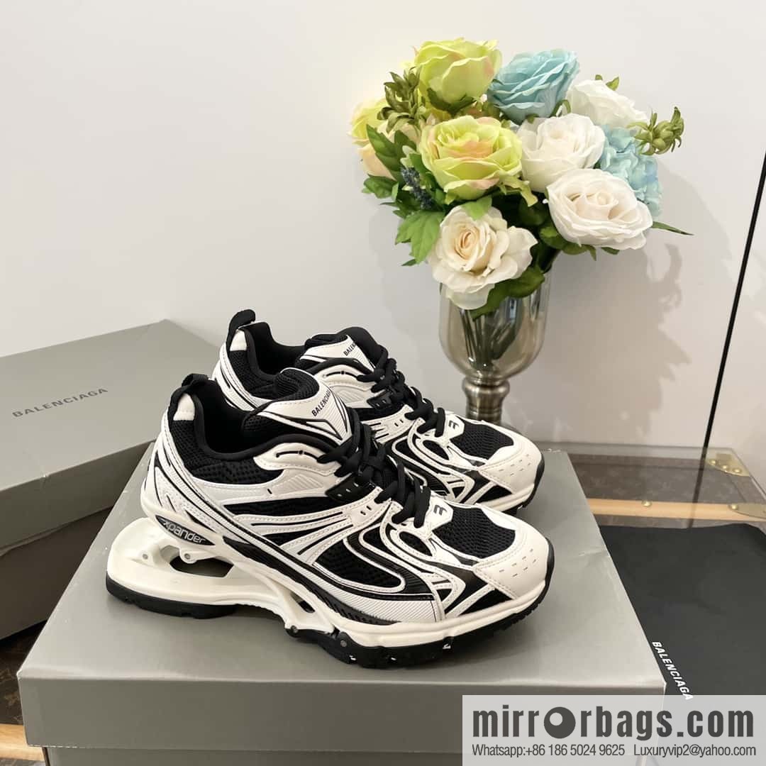 𝐁𝐚𝐥𝐞𝐧𝐜𝐢𝐚𝐠𝐚|||𝐗-𝐏𝐚𝐧𝐝𝐞𝐫 series. Vintage old spring shoes