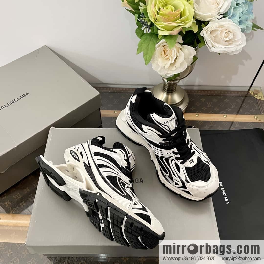 𝐁𝐚𝐥𝐞𝐧𝐜𝐢𝐚𝐠𝐚|||𝐗-𝐏𝐚𝐧𝐝𝐞𝐫 series. Vintage old spring shoes