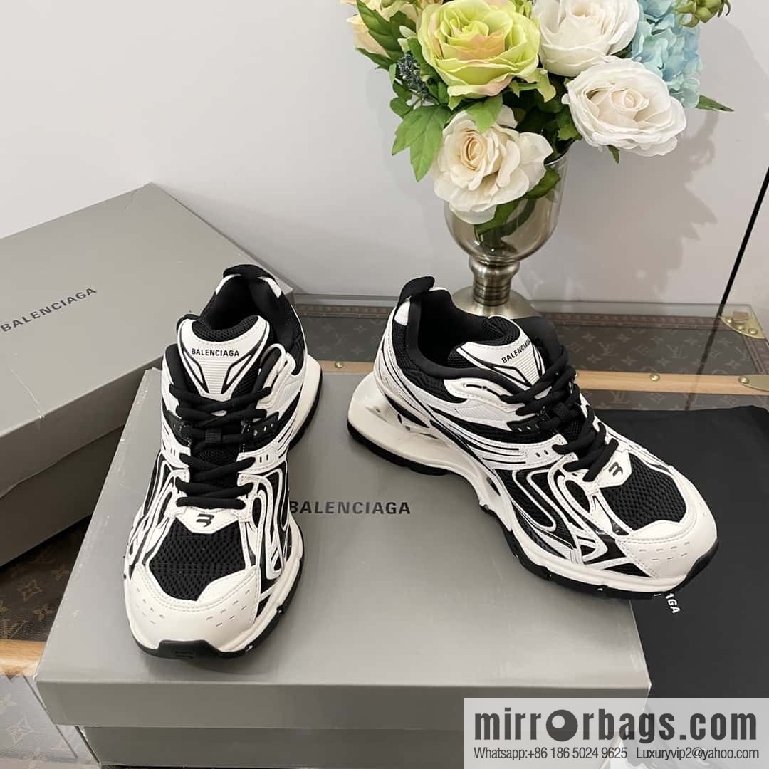𝐁𝐚𝐥𝐞𝐧𝐜𝐢𝐚𝐠𝐚|||𝐗-𝐏𝐚𝐧𝐝𝐞𝐫 series. Vintage old spring shoes