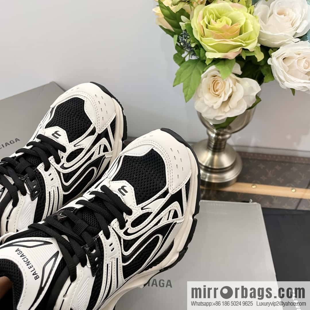 𝐁𝐚𝐥𝐞𝐧𝐜𝐢𝐚𝐠𝐚|||𝐗-𝐏𝐚𝐧𝐝𝐞𝐫 series. Vintage old spring shoes