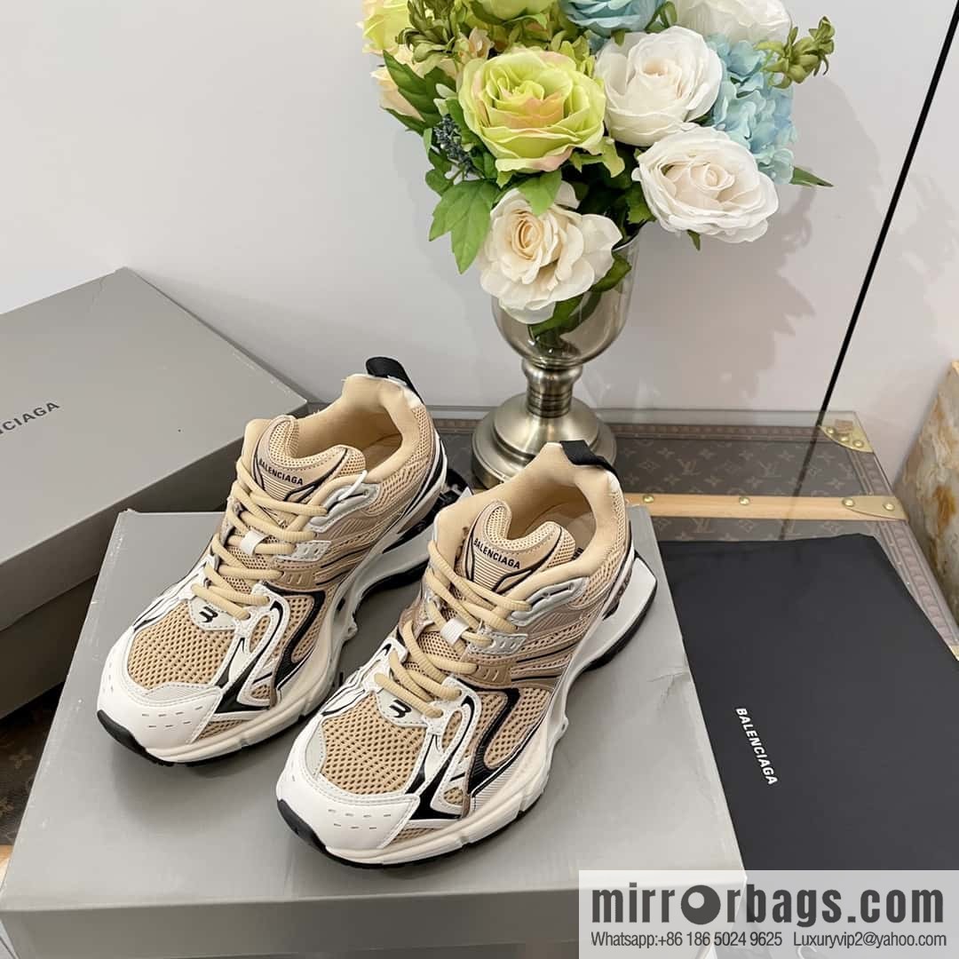 𝐁𝐚𝐥𝐞𝐧𝐜𝐢𝐚𝐠𝐚|||𝐗-𝐏𝐚𝐧𝐝𝐞𝐫 series. Vintage old spring shoes