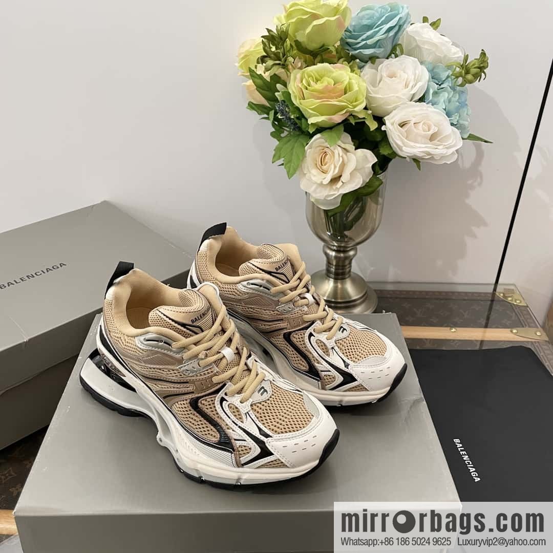 𝐁𝐚𝐥𝐞𝐧𝐜𝐢𝐚𝐠𝐚|||𝐗-𝐏𝐚𝐧𝐝𝐞𝐫 series. Vintage old spring shoes