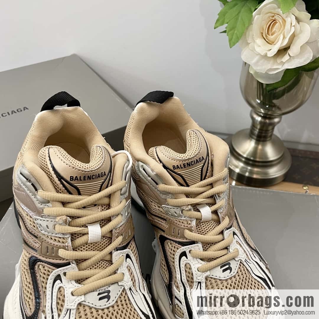 𝐁𝐚𝐥𝐞𝐧𝐜𝐢𝐚𝐠𝐚|||𝐗-𝐏𝐚𝐧𝐝𝐞𝐫 series. Vintage old spring shoes