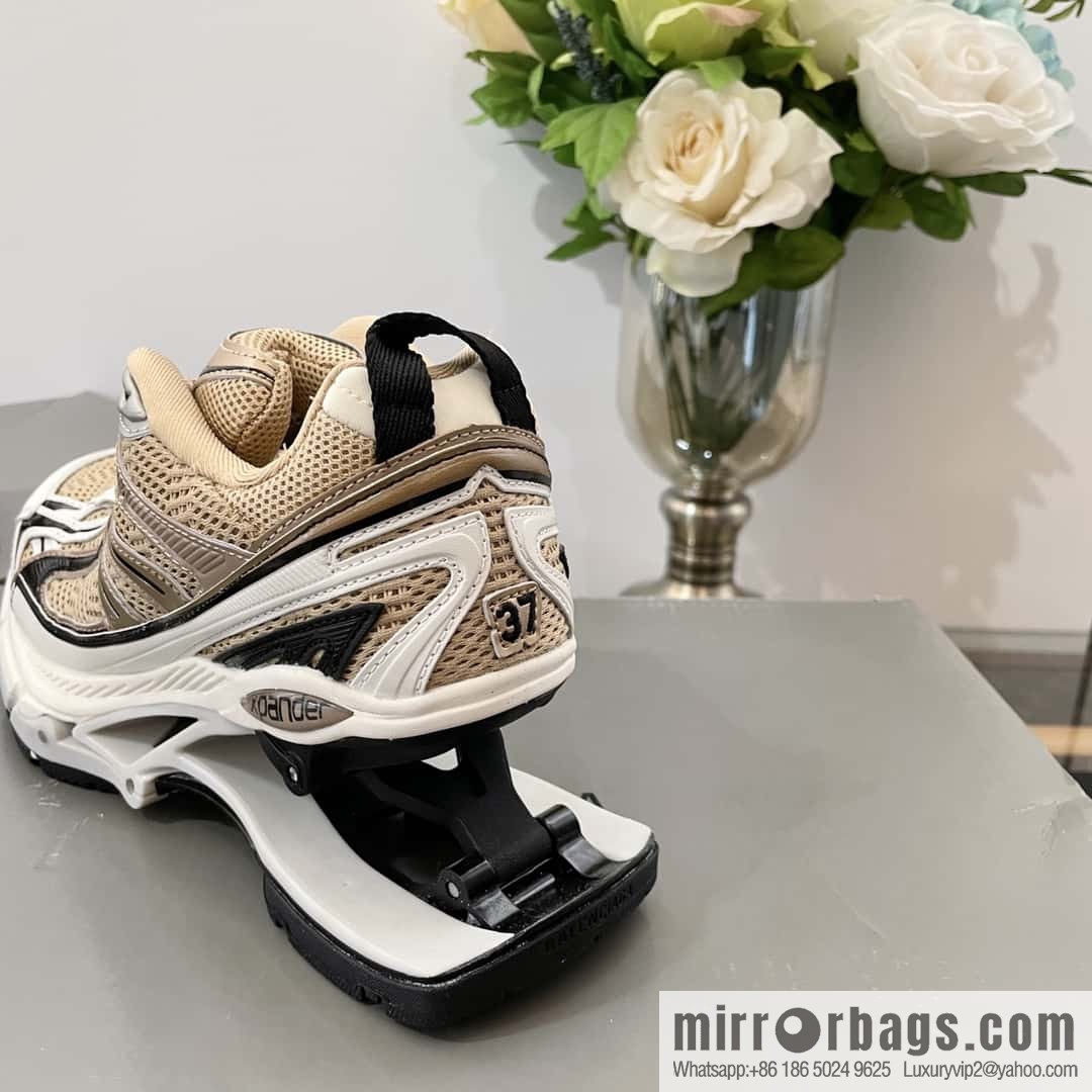 𝐁𝐚𝐥𝐞𝐧𝐜𝐢𝐚𝐠𝐚|||𝐗-𝐏𝐚𝐧𝐝𝐞𝐫 series. Vintage old spring shoes