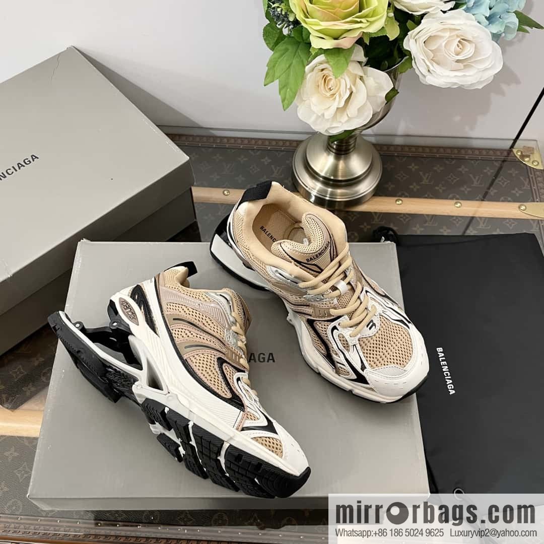 𝐁𝐚𝐥𝐞𝐧𝐜𝐢𝐚𝐠𝐚|||𝐗-𝐏𝐚𝐧𝐝𝐞𝐫 series. Vintage old spring shoes