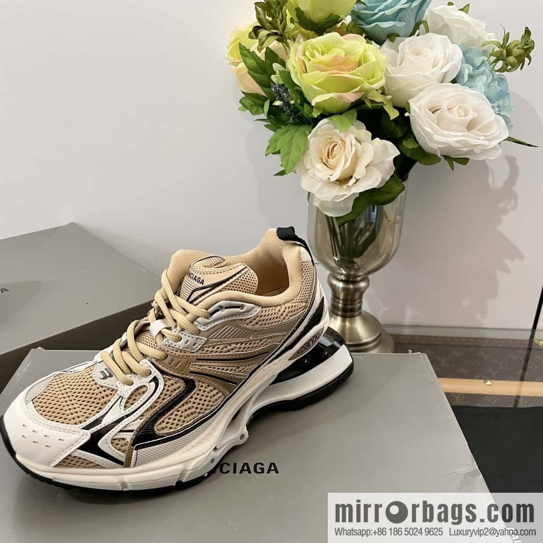 𝐁𝐚𝐥𝐞𝐧𝐜𝐢𝐚𝐠𝐚|||𝐗-𝐏𝐚𝐧𝐝𝐞𝐫 series. Vintage old spring shoes