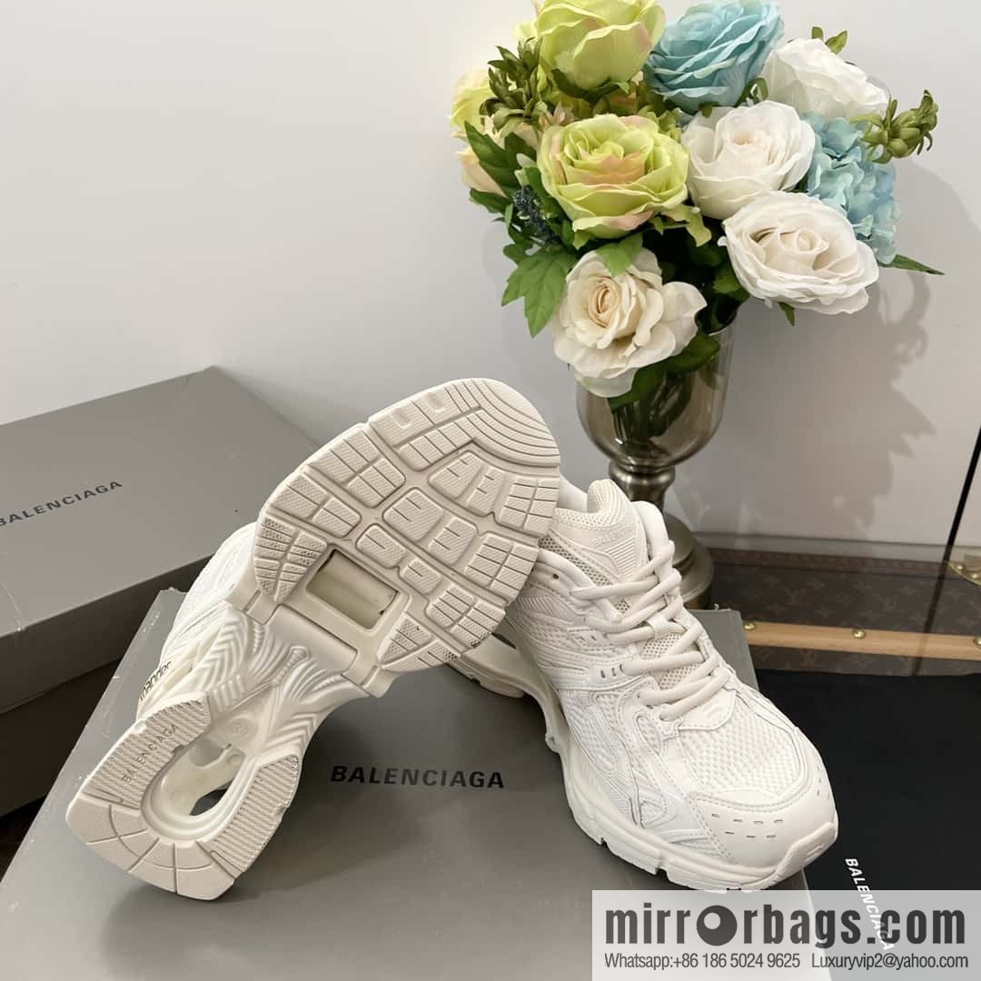 𝐁𝐚𝐥𝐞𝐧𝐜𝐢𝐚𝐠𝐚|||𝐗-𝐏𝐚𝐧𝐝𝐞𝐫 series. Vintage old spring shoes