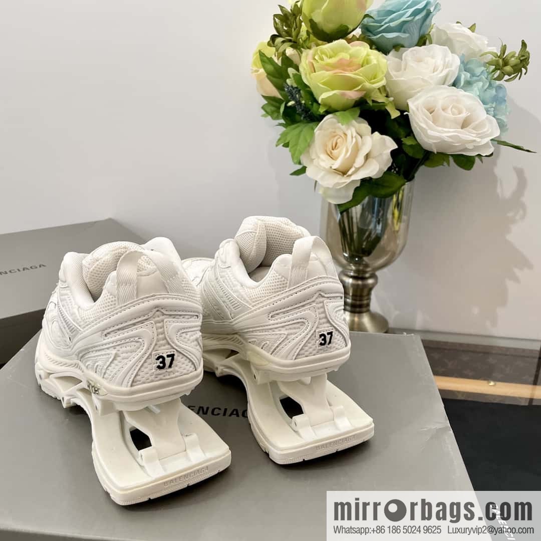 𝐁𝐚𝐥𝐞𝐧𝐜𝐢𝐚𝐠𝐚|||𝐗-𝐏𝐚𝐧𝐝𝐞𝐫 series. Vintage old spring shoes