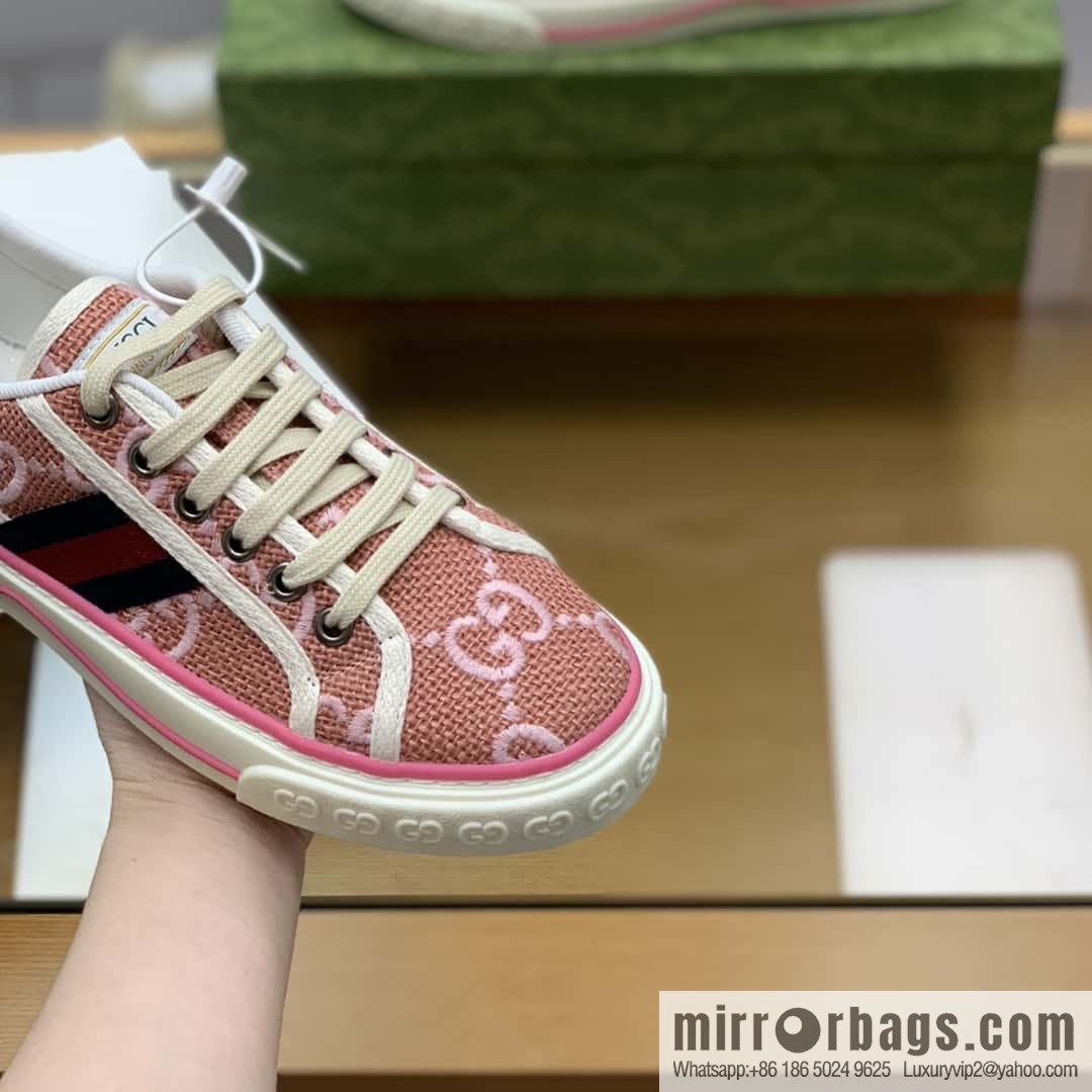 Gucci Gucci uses light pink and white double G embroidery cotton crocheted fabric [G home 1977 women's canvas shoes]