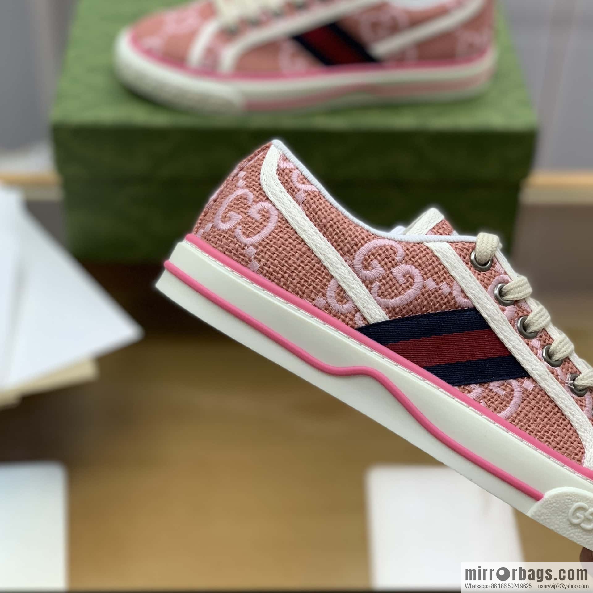 Gucci Gucci uses light pink and white double G embroidery cotton crocheted fabric [G home 1977 women's canvas shoes]