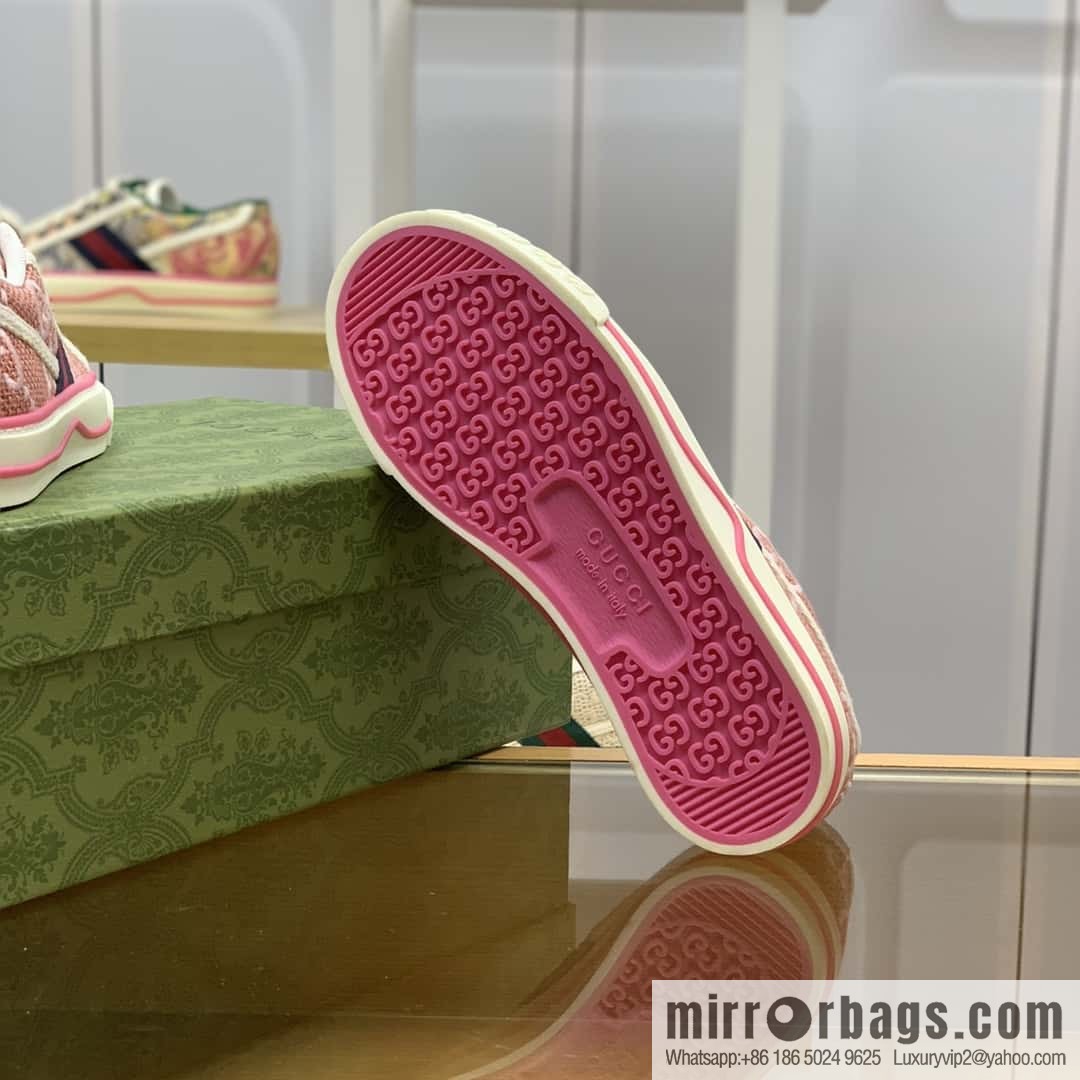 Gucci Gucci uses light pink and white double G embroidery cotton crocheted fabric [G home 1977 women's canvas shoes]