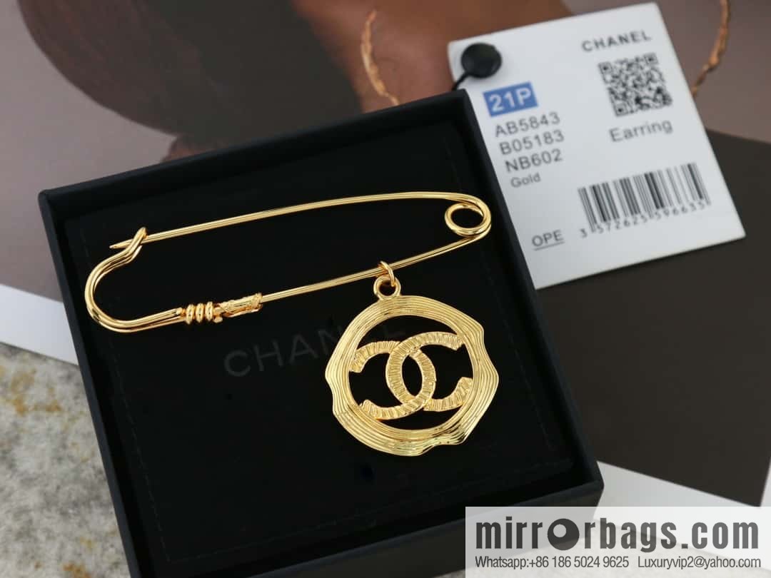 New ☑️ Chanel medieval series pin gold round double c brooch