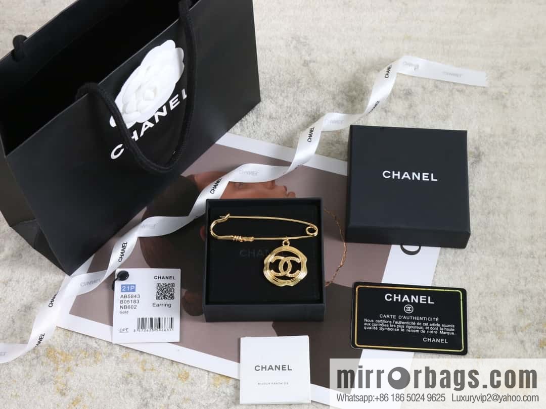 New ☑️ Chanel medieval series pin gold round double c brooch