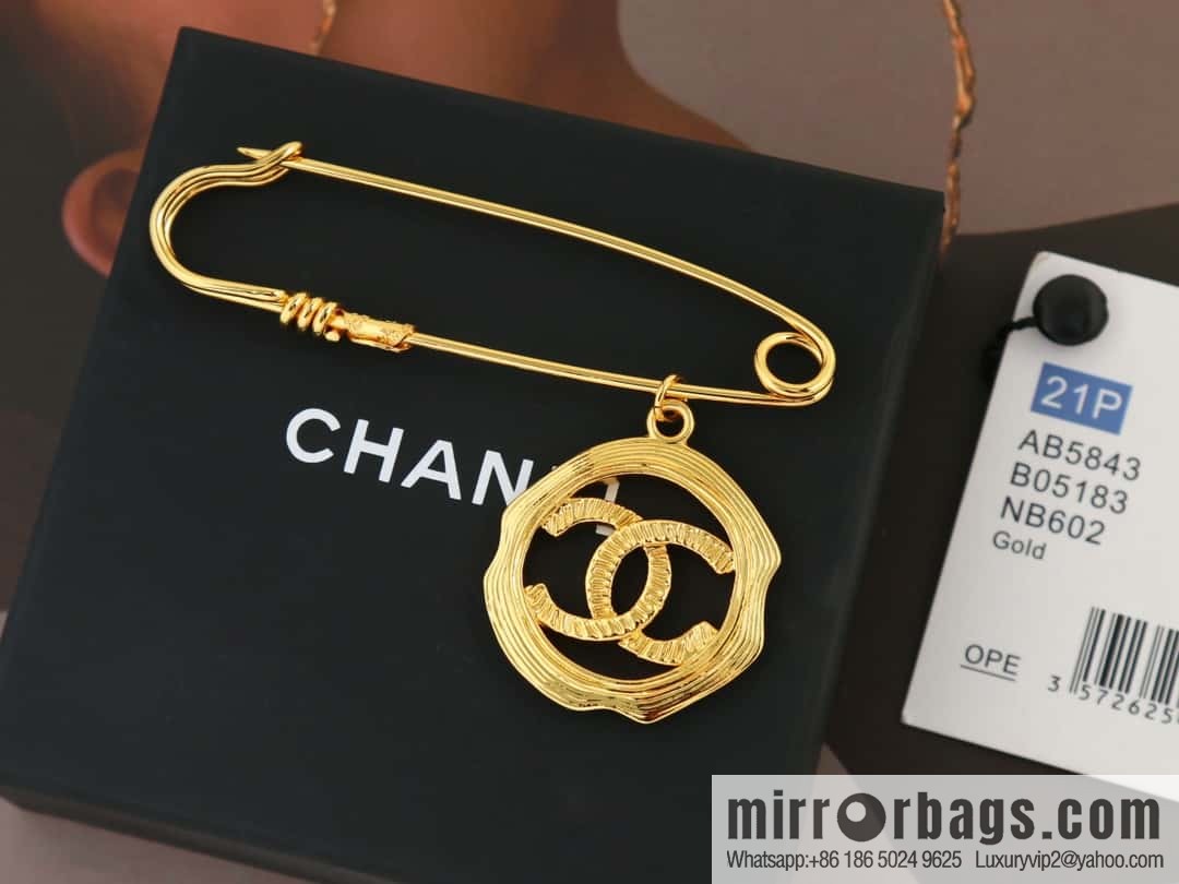 New ☑️ Chanel medieval series pin gold round double c brooch
