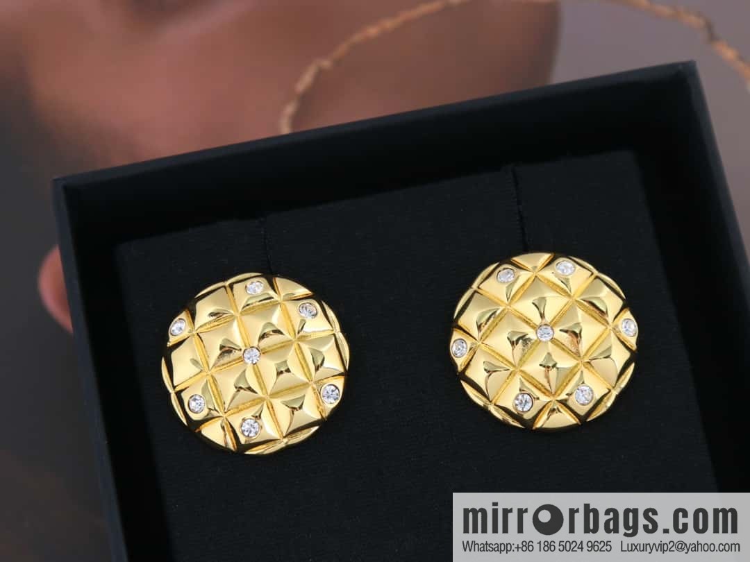 New ☑️ Chanel medieval series gold rhombus round earrings